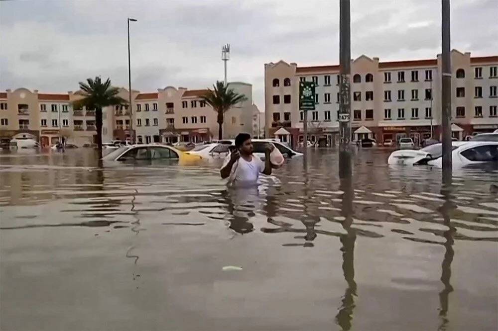 Dubai Sel Neden Oldu? Dubai'de sel felaketi: Afetin nedeni bulut tohumlama mı? 1